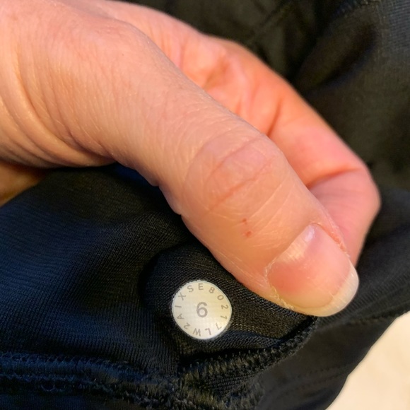 Lululemon Sports Bra - black size 6 - Picture 4 of 4